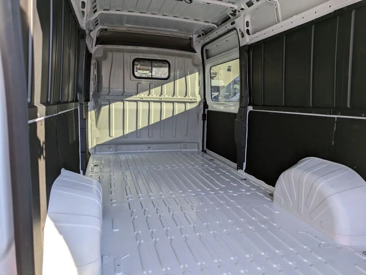 RAM ProMaster 3500 снимка RAM ProMaster 3500