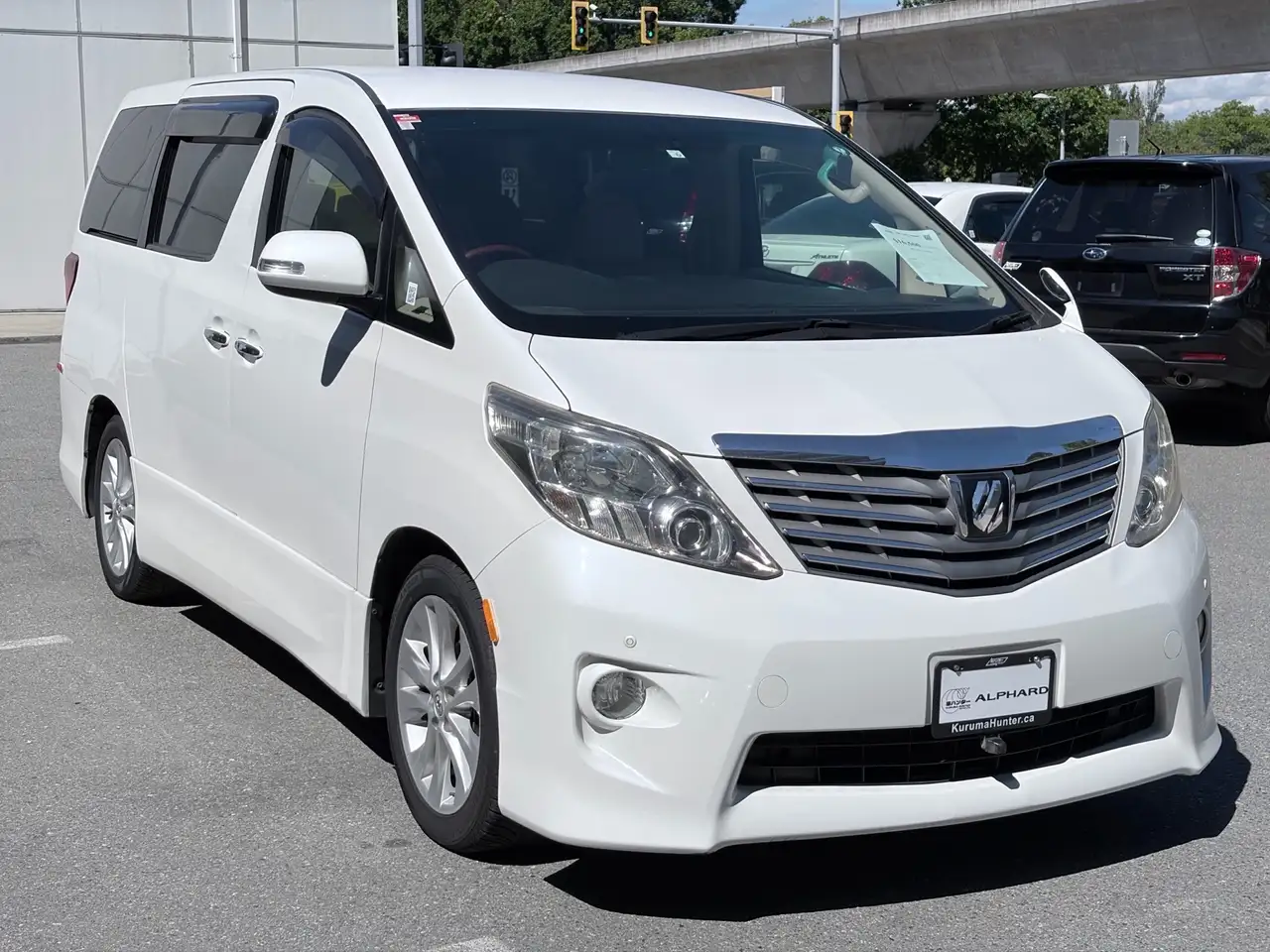 Toyota Alphard снимка Toyota Alphard