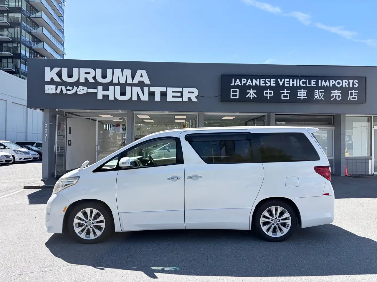 Toyota Alphard снимка Toyota Alphard