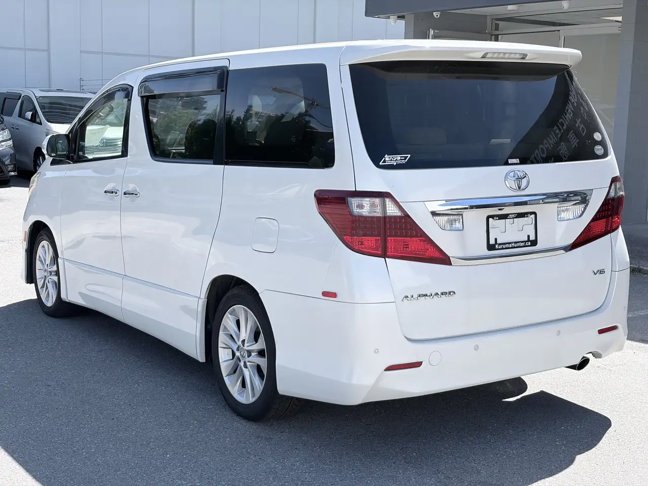Toyota Alphard снимка Toyota Alphard