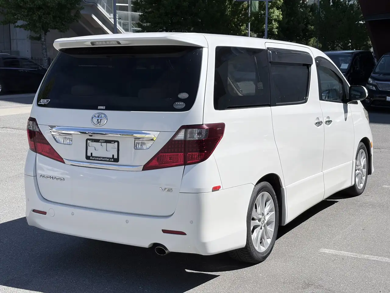 Toyota Alphard снимка Toyota Alphard