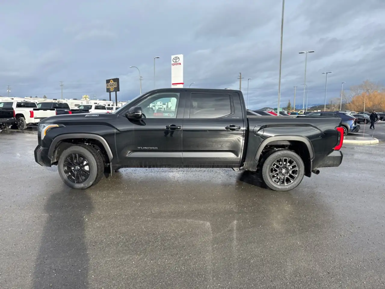 Toyota Tundra снимка Toyota Tundra