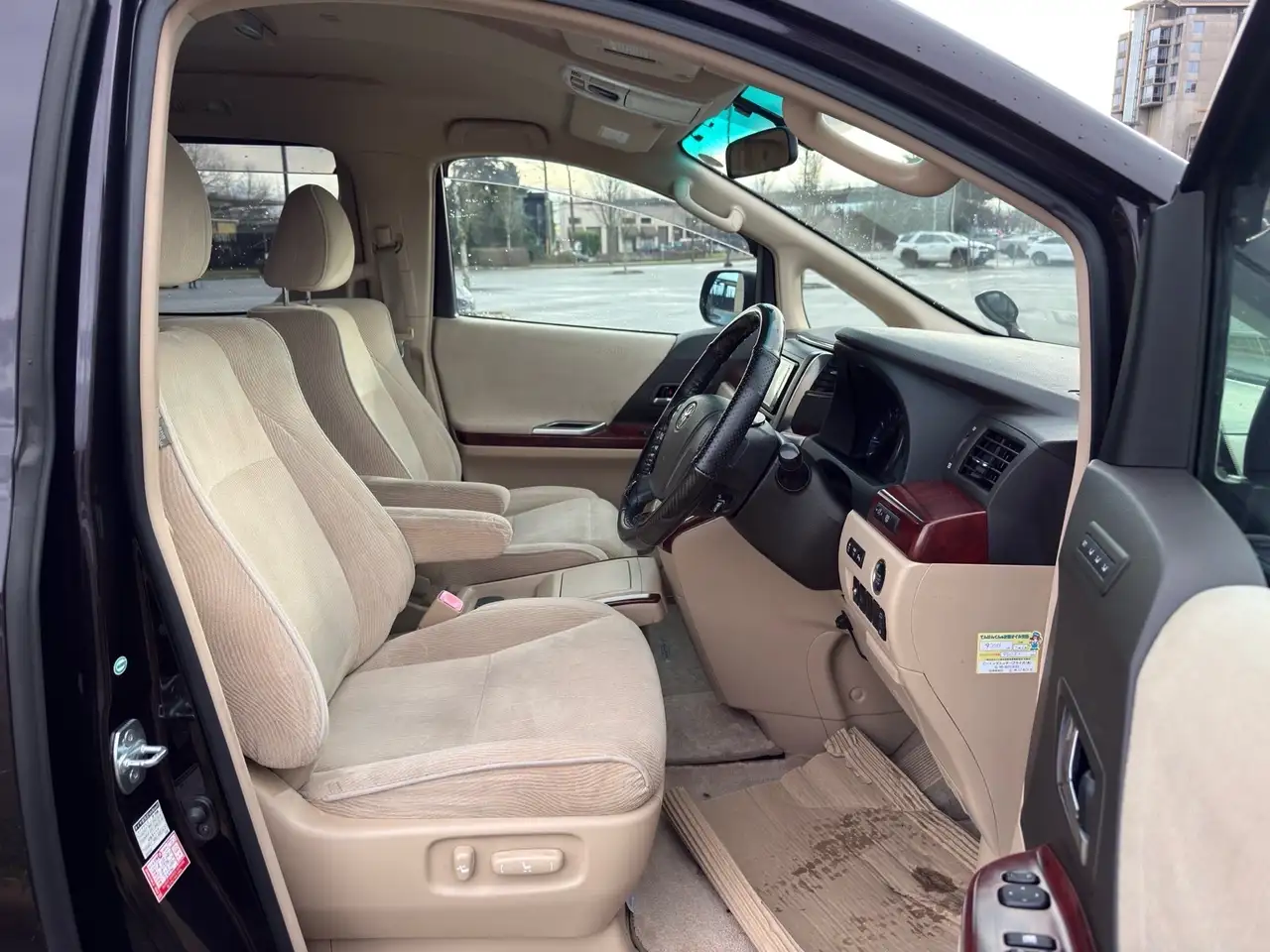 Toyota Alphard снимка Toyota Alphard