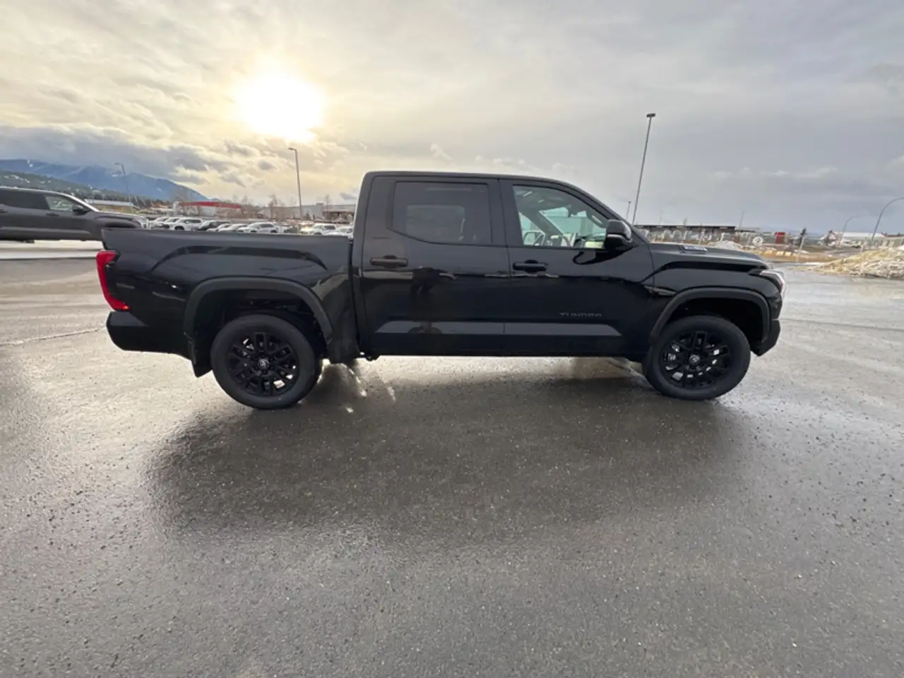 Toyota Tundra снимка Toyota Tundra