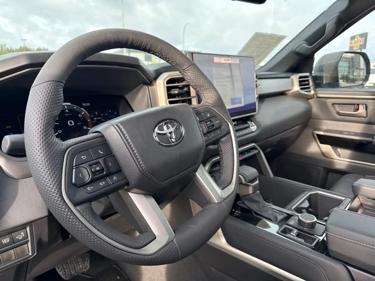 Toyota Tundra снимка Toyota Tundra