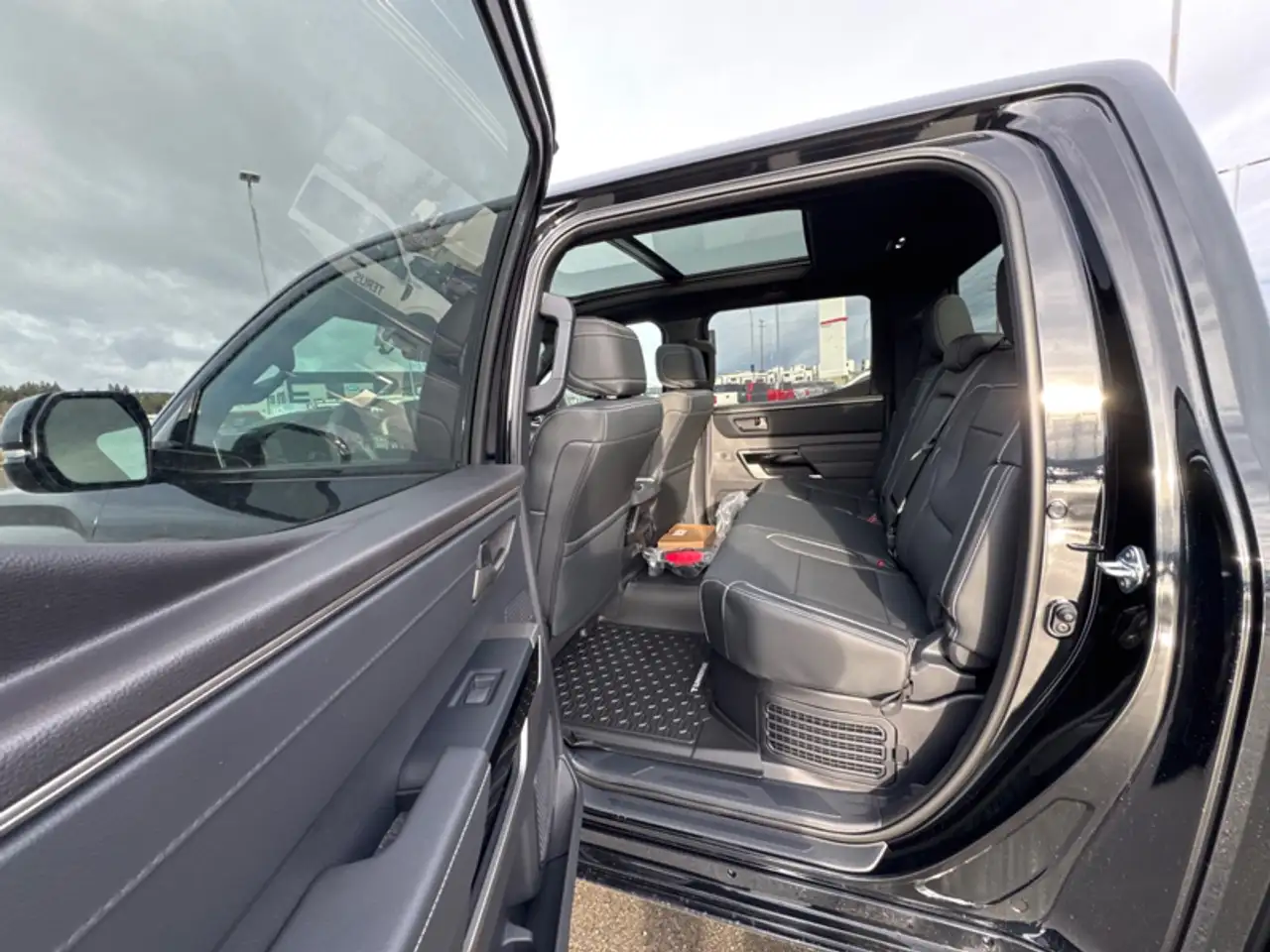 Toyota Tundra снимка Toyota Tundra