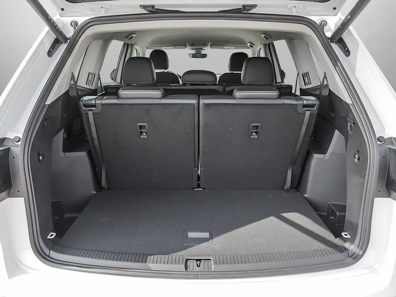Volkswagen Atlas photo Volkswagen Atlas