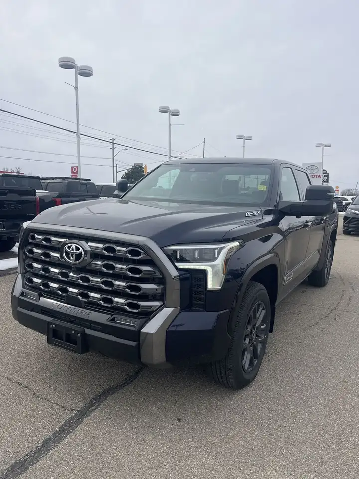 Toyota Tundra снимка Toyota Tundra