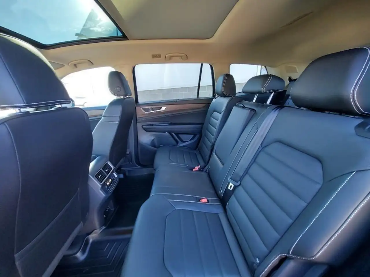 Volkswagen Atlas снимка Volkswagen Atlas