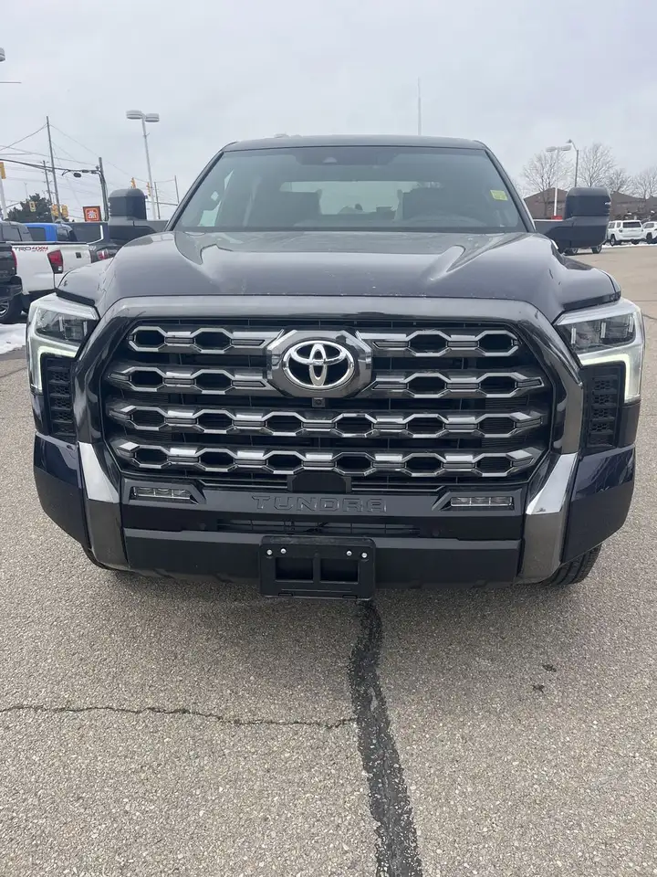 Toyota Tundra снимка Toyota Tundra