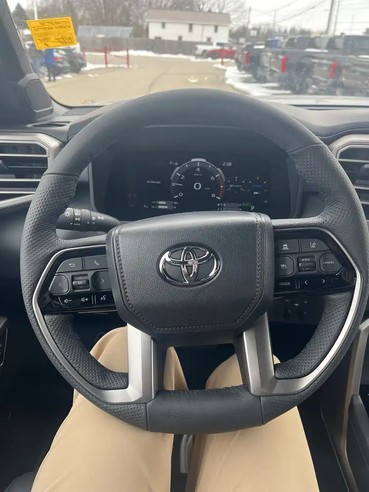 Toyota Tundra снимка Toyota Tundra