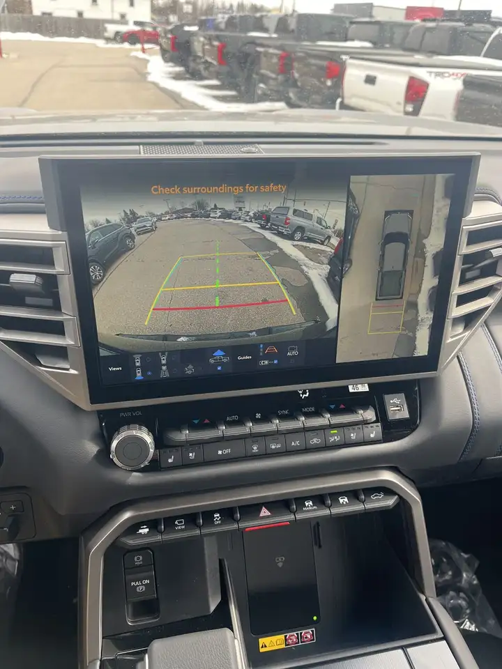 Toyota Tundra снимка Toyota Tundra