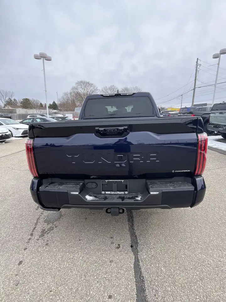 Toyota Tundra снимка Toyota Tundra