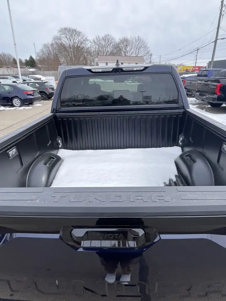 Toyota Tundra снимка Toyota Tundra