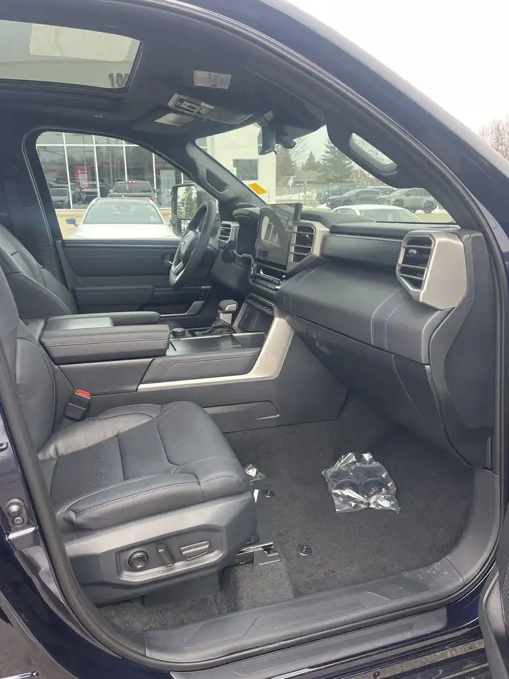 Toyota Tundra снимка Toyota Tundra