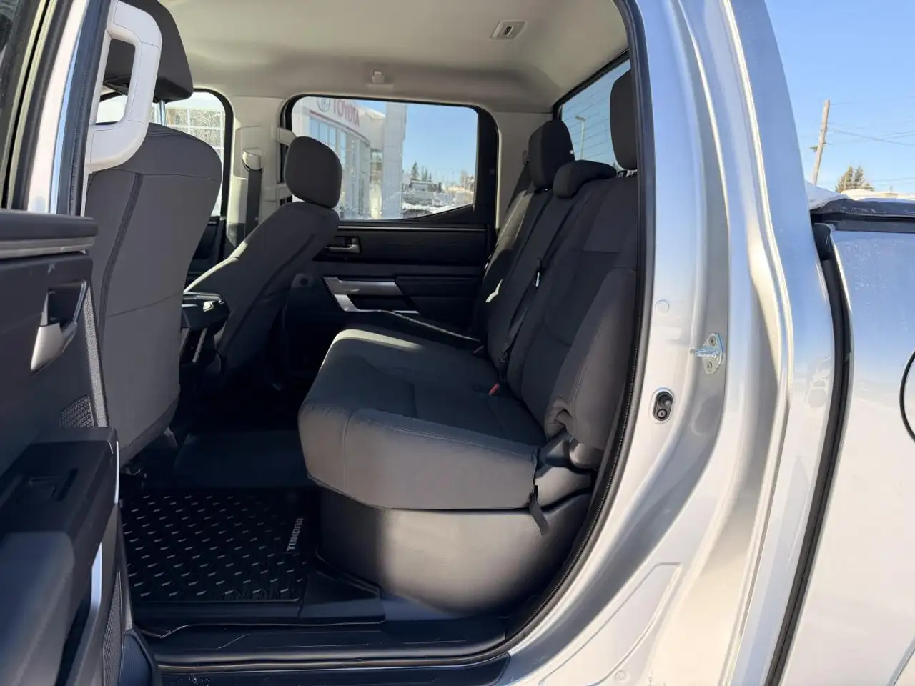 Toyota Tundra снимка Toyota Tundra