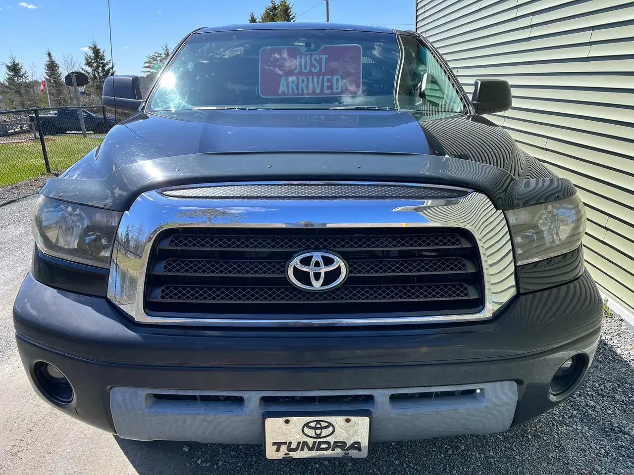 Toyota Tundra снимка Toyota Tundra