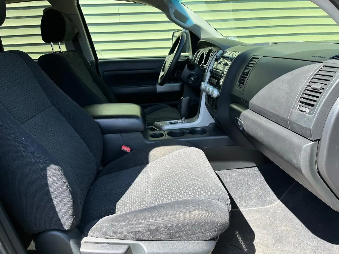 Toyota Tundra снимка Toyota Tundra