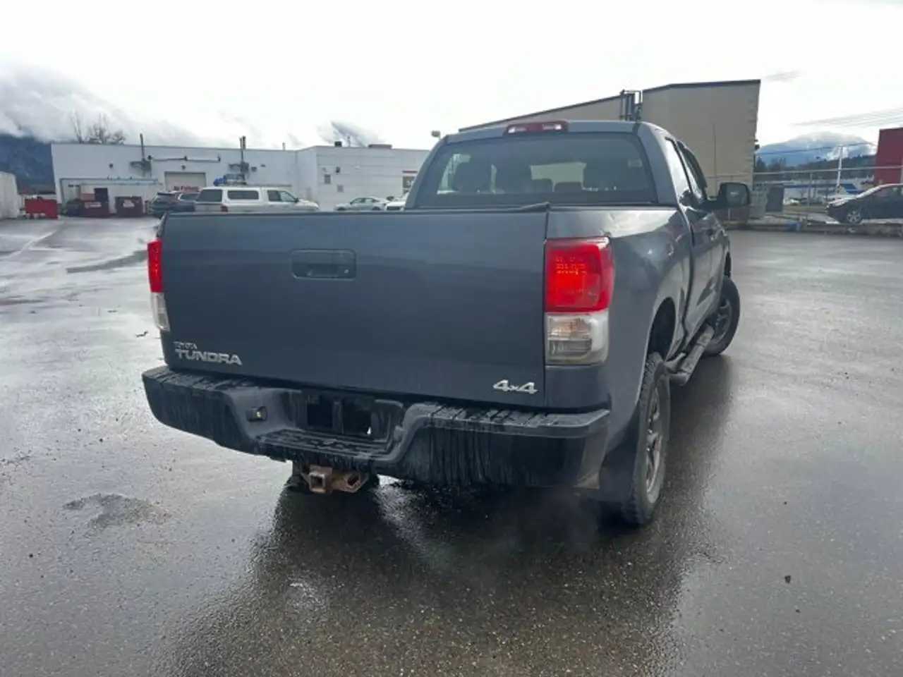 Toyota Tundra снимка Toyota Tundra