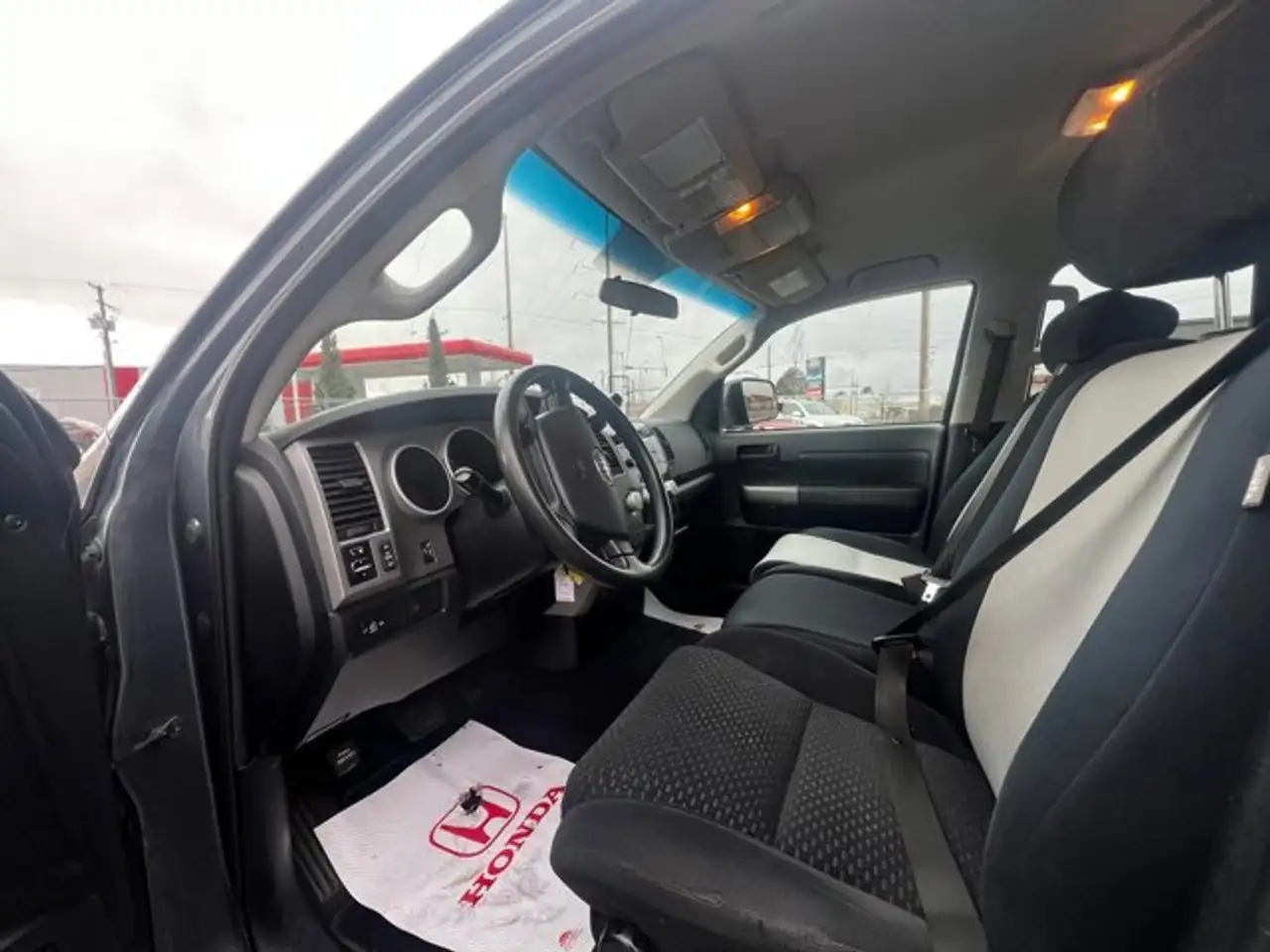 Toyota Tundra снимка Toyota Tundra