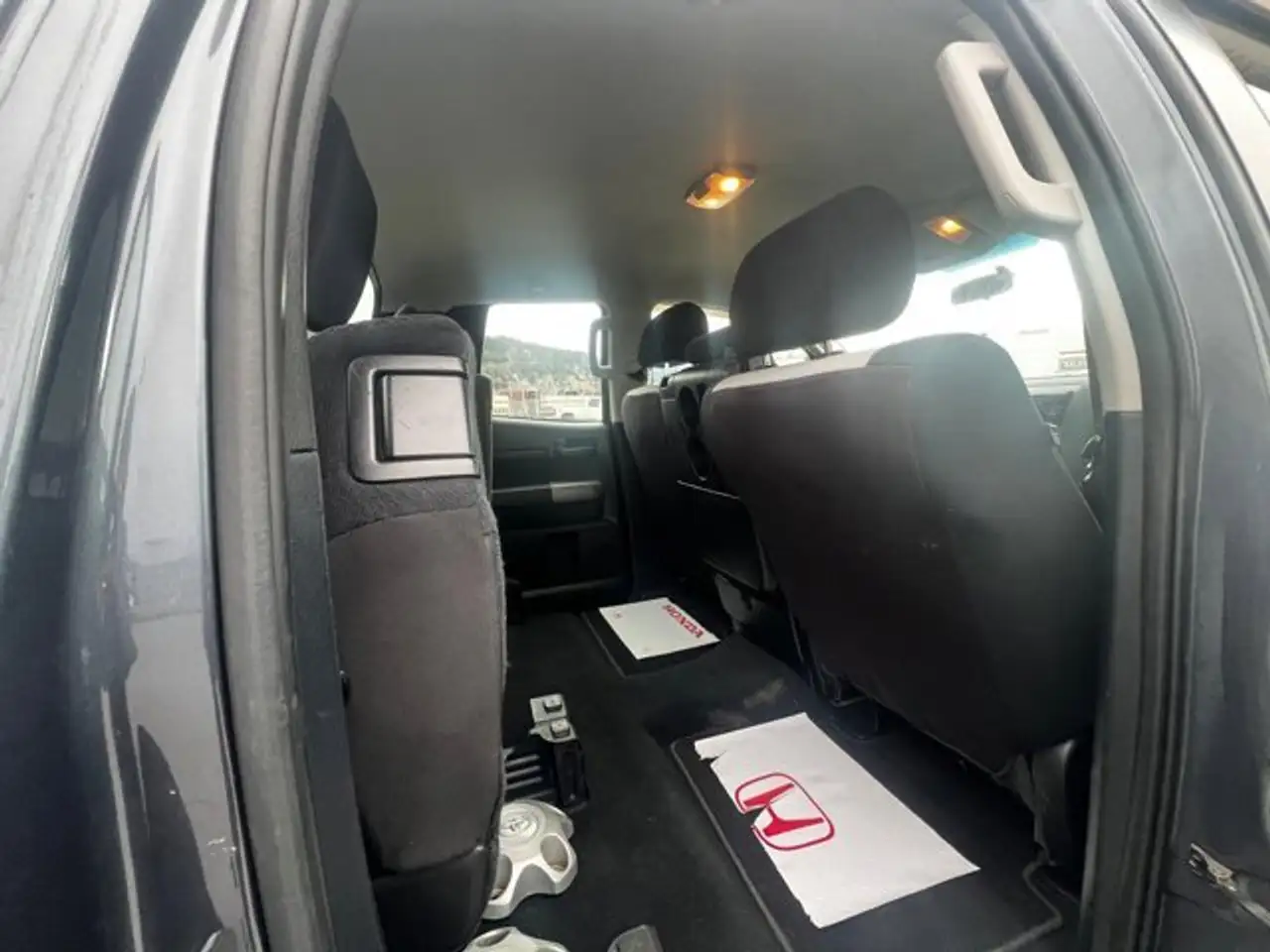 Toyota Tundra снимка Toyota Tundra