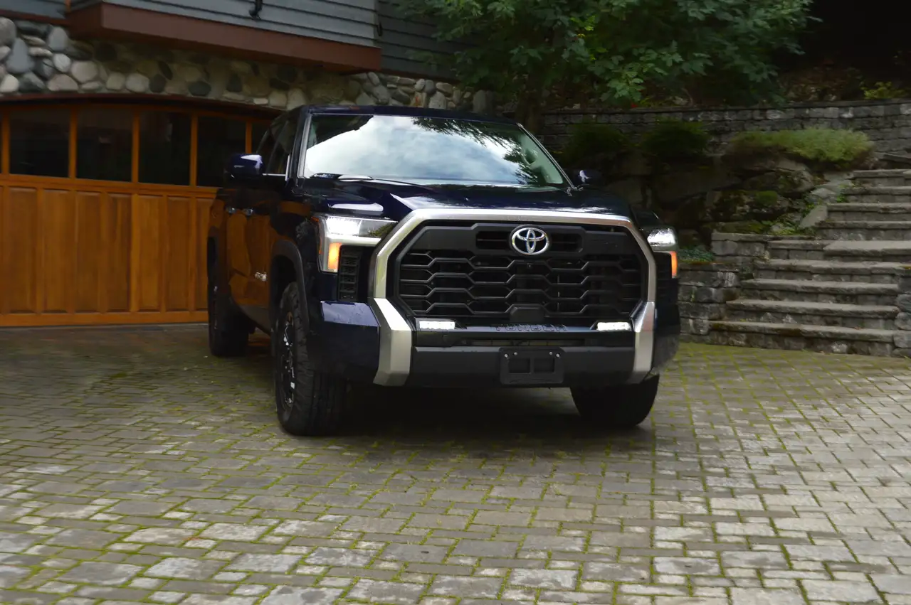 Toyota Tundra снимка Toyota Tundra