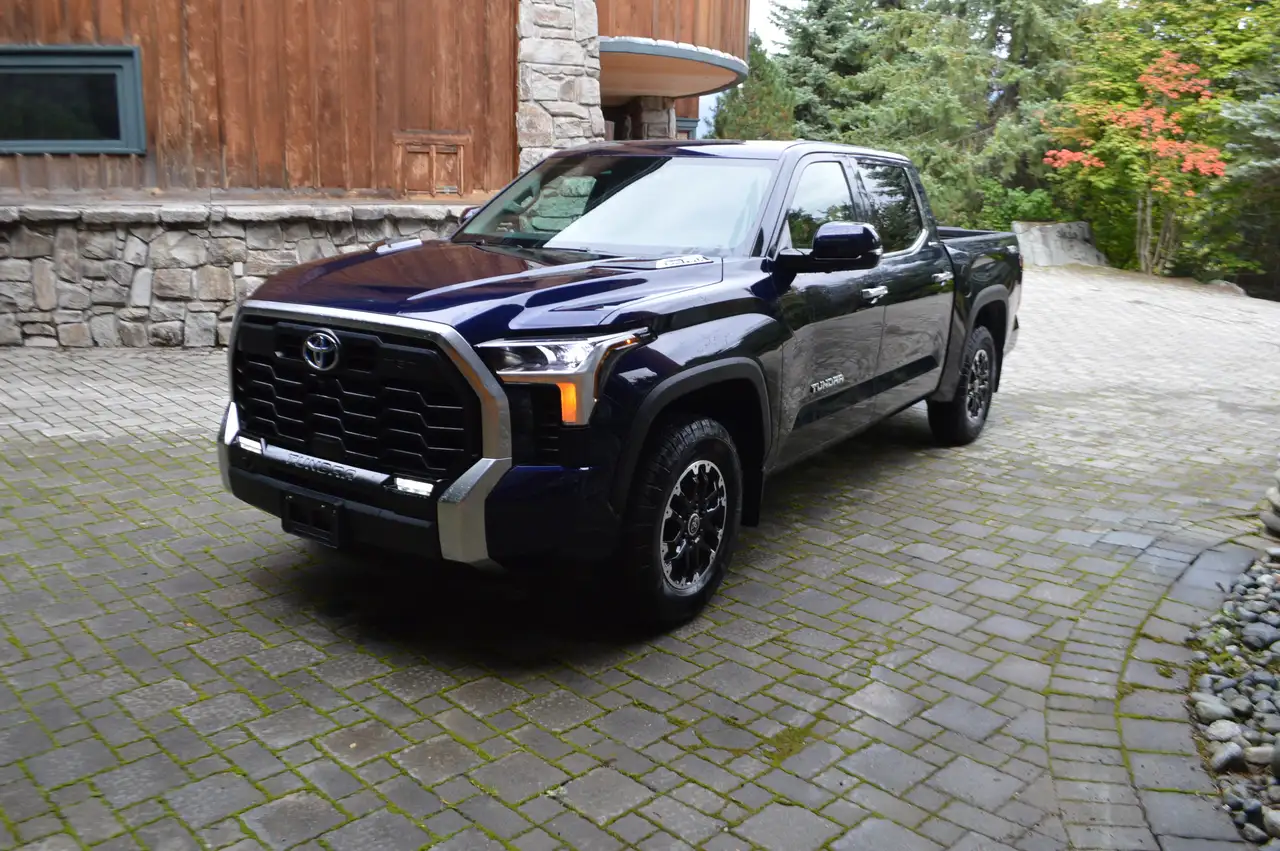 Toyota Tundra снимка Toyota Tundra