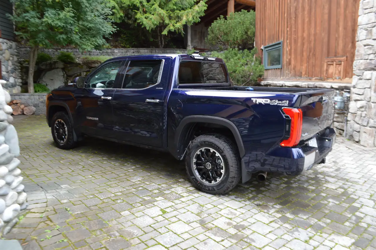 Toyota Tundra снимка Toyota Tundra