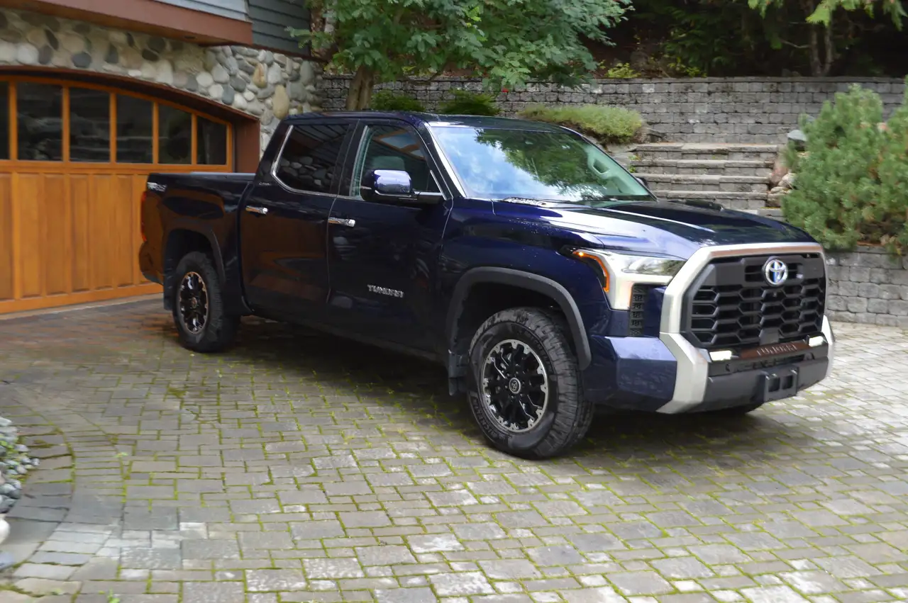 Toyota Tundra снимка Toyota Tundra