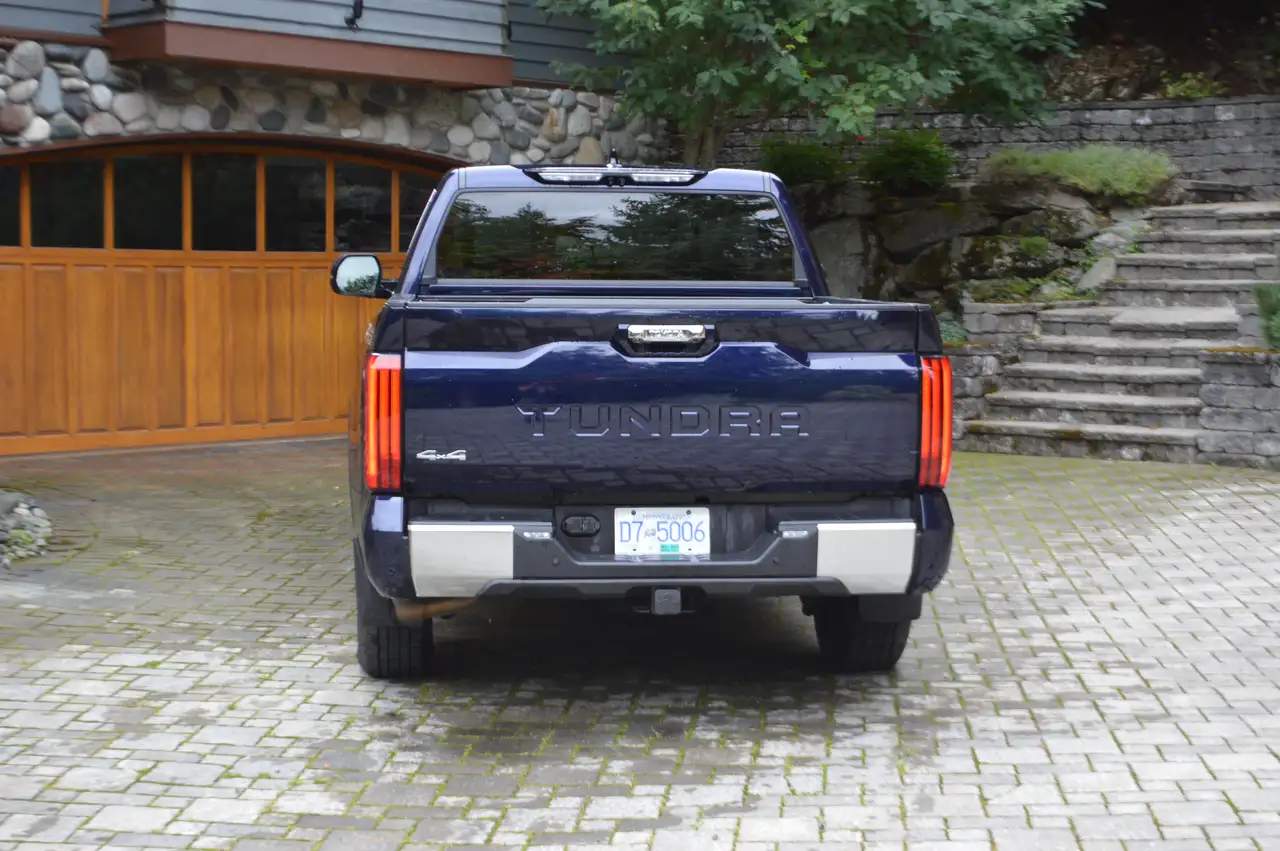 Toyota Tundra снимка Toyota Tundra