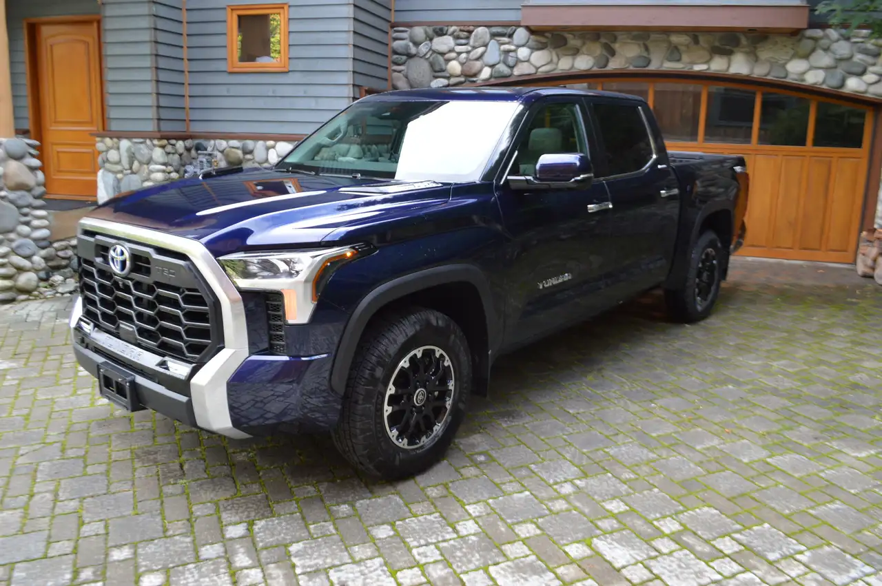 Toyota Tundra снимка Toyota Tundra