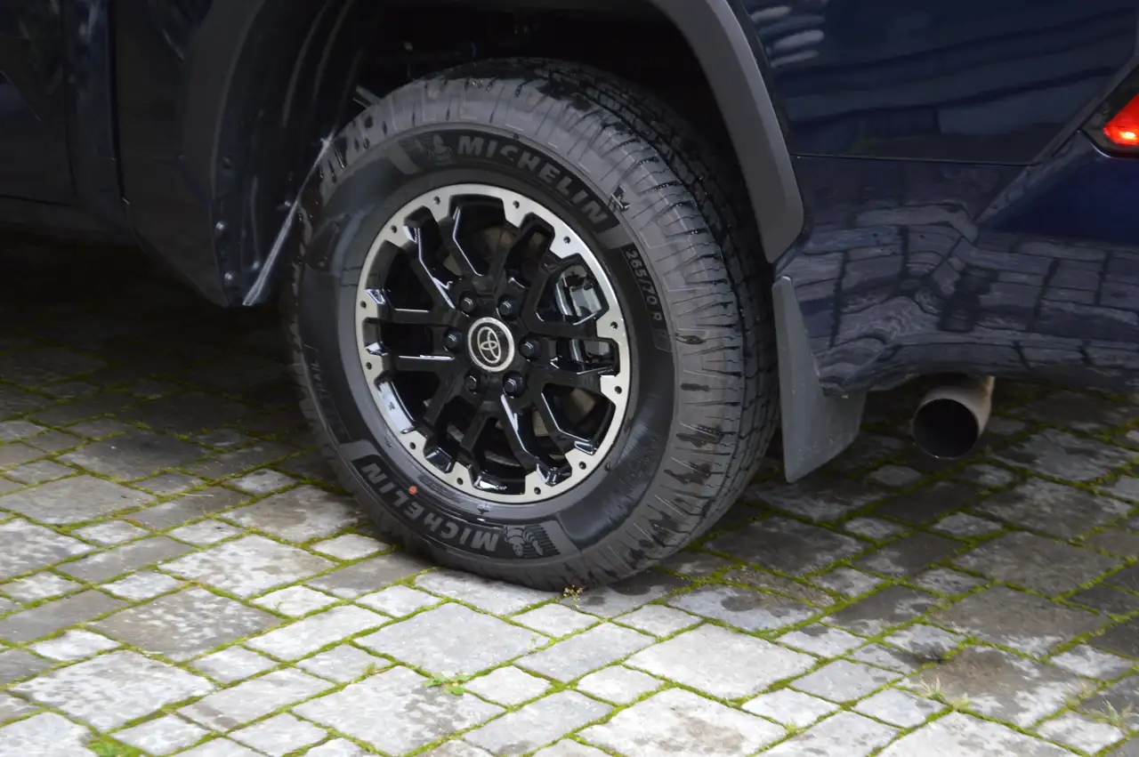 Toyota Tundra снимка Toyota Tundra