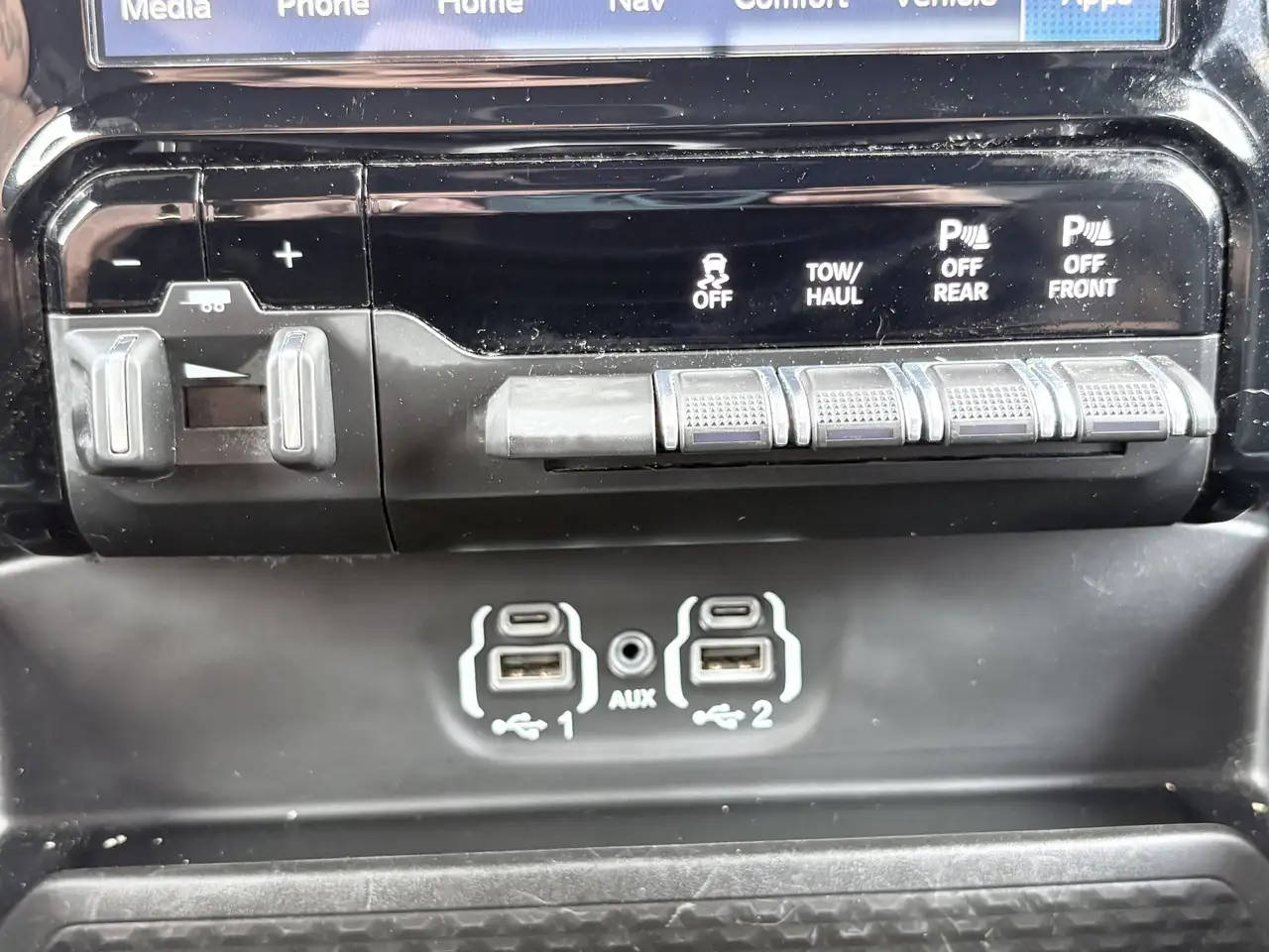 RAM 1500 снимка RAM 1500
