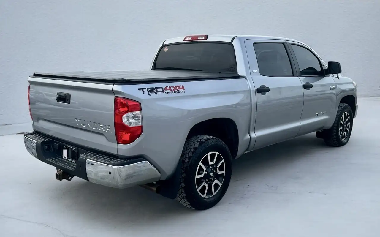Toyota Tundra снимка Toyota Tundra