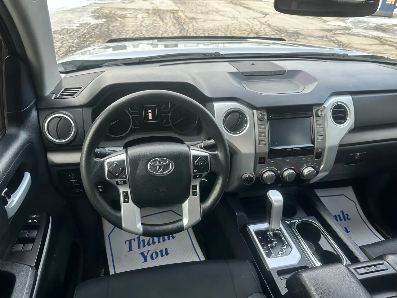 Toyota Tundra снимка Toyota Tundra