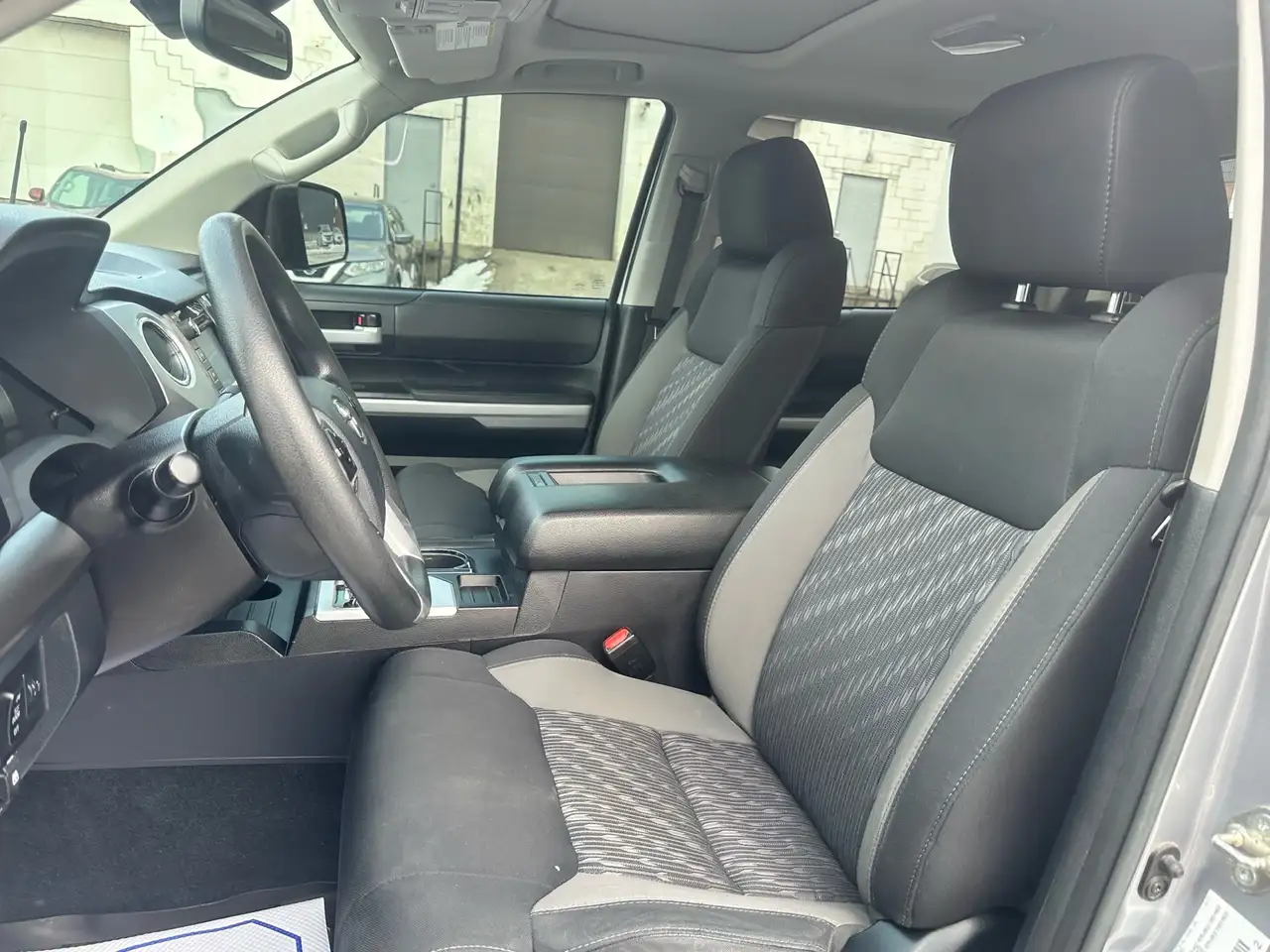 Toyota Tundra снимка Toyota Tundra