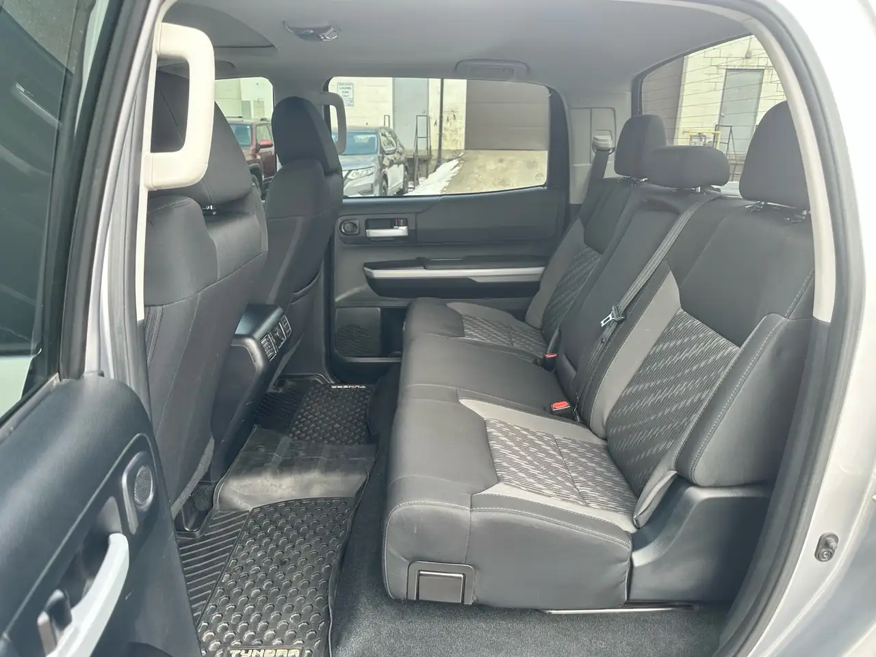Toyota Tundra снимка Toyota Tundra