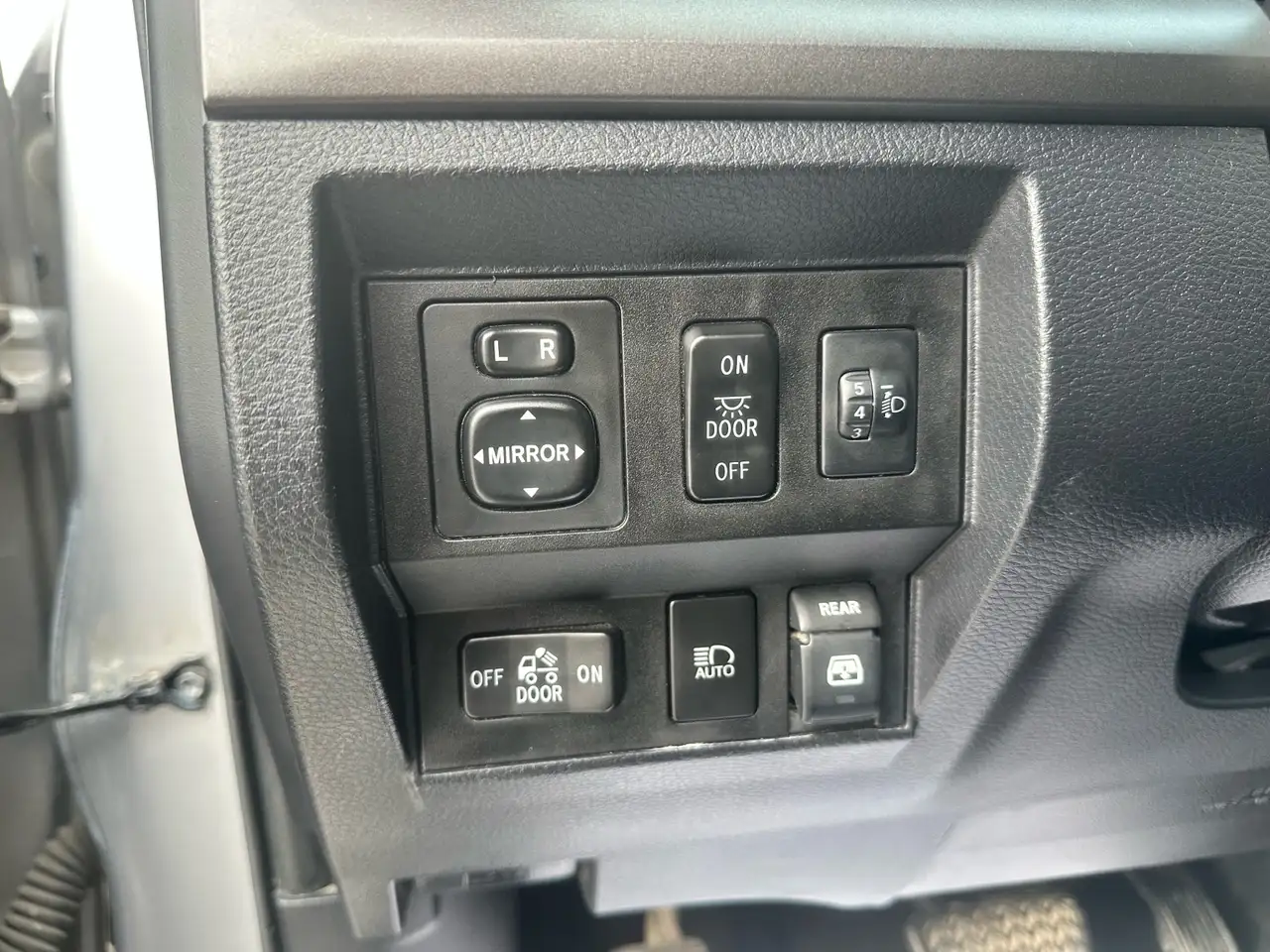 Toyota Tundra снимка Toyota Tundra