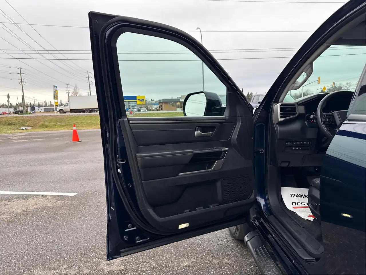 Toyota Tundra снимка Toyota Tundra