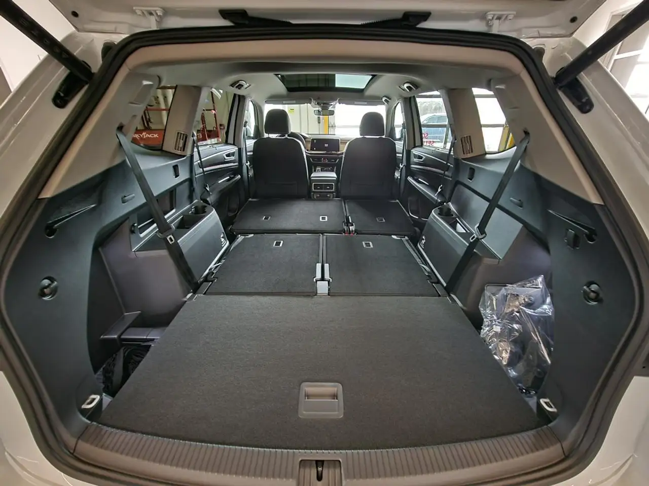 Volkswagen Atlas снимка Volkswagen Atlas