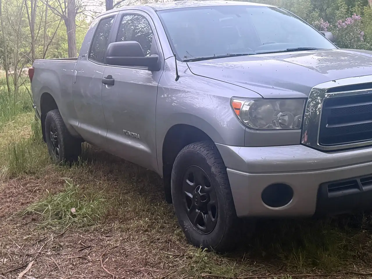 Toyota Tundra снимка Toyota Tundra