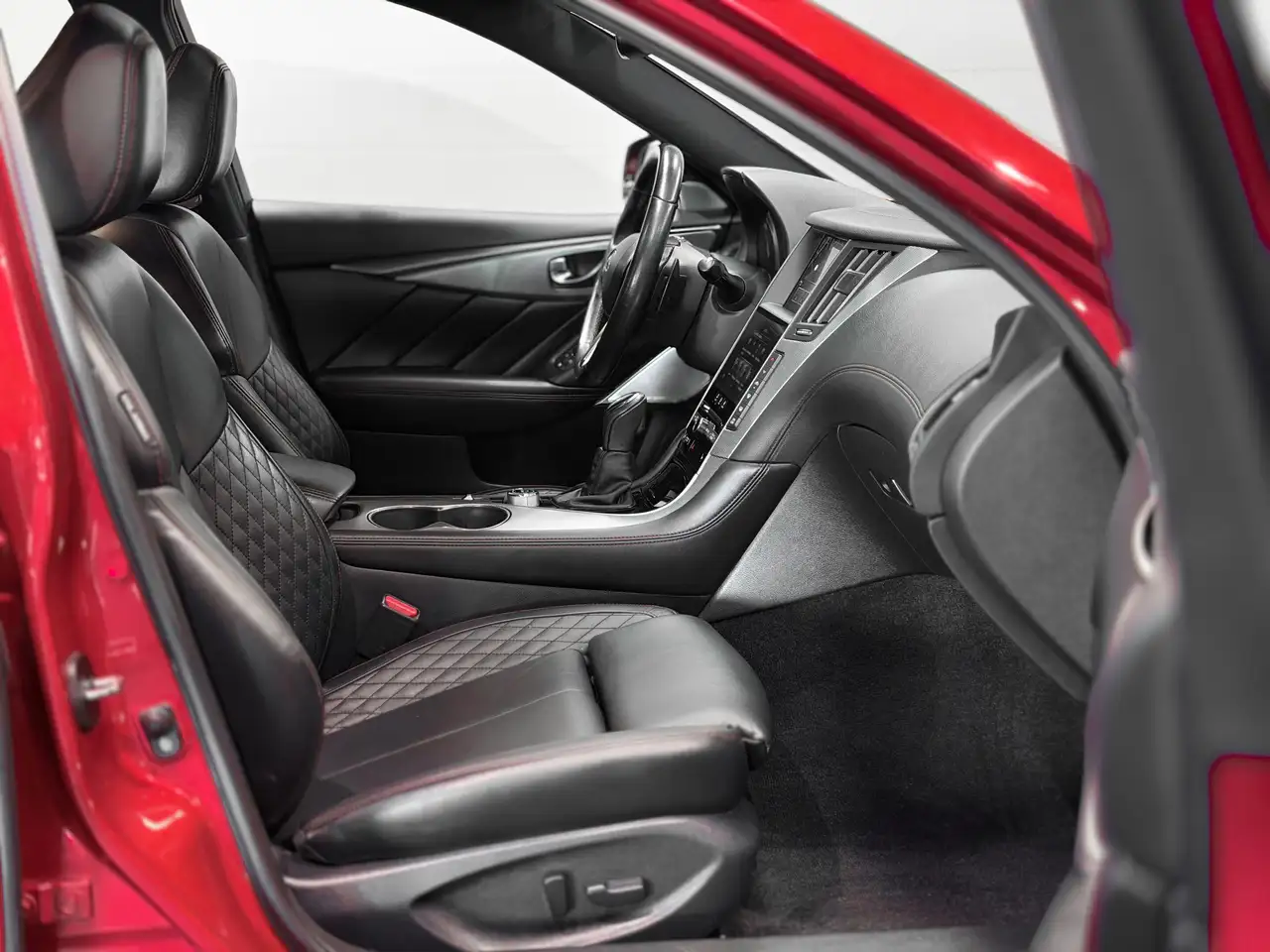 Infiniti Q50 снимка Infiniti Q50