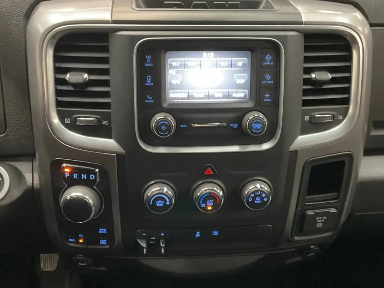 RAM 1500 снимка RAM 1500