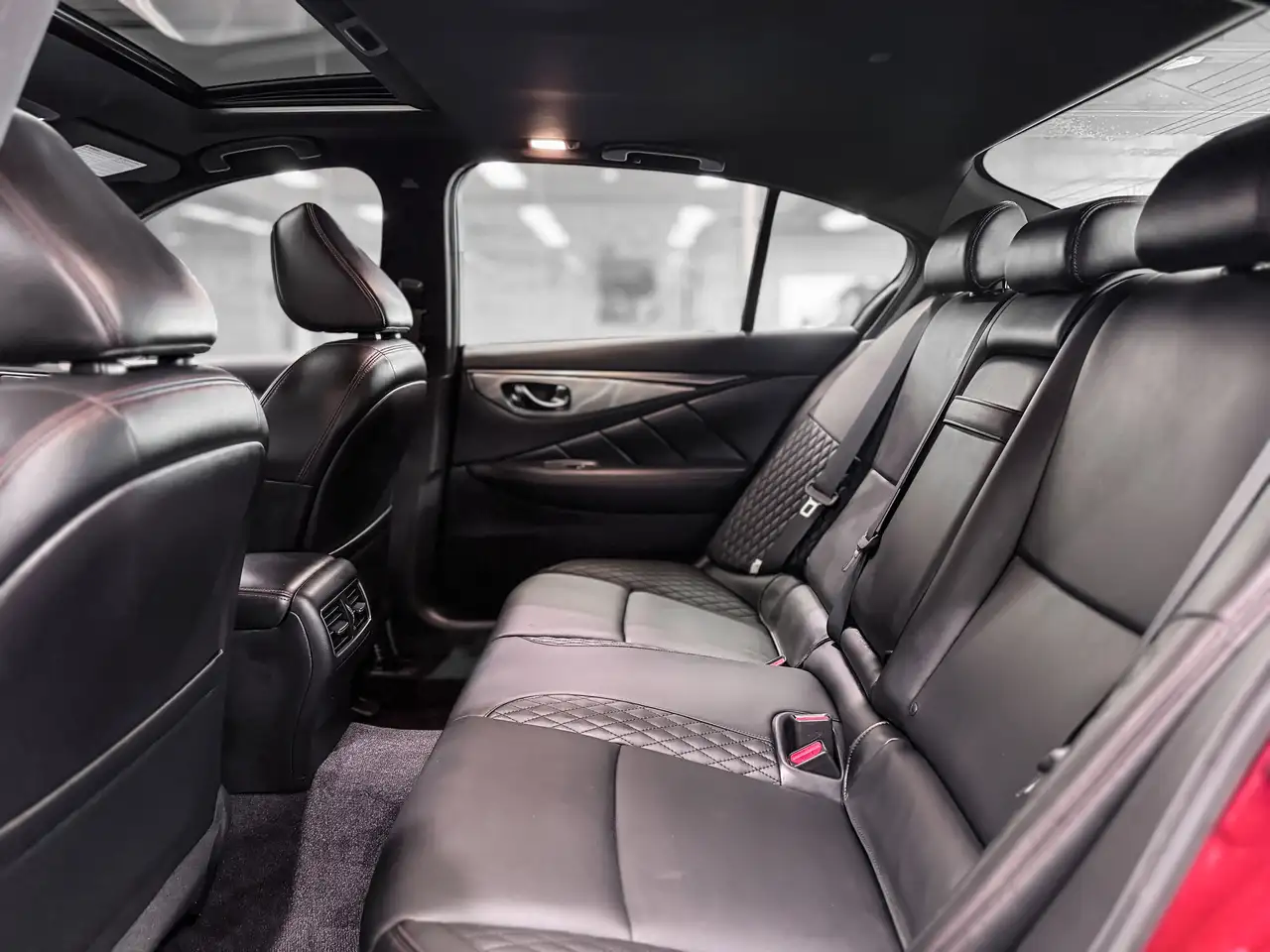 Infiniti Q50 снимка Infiniti Q50