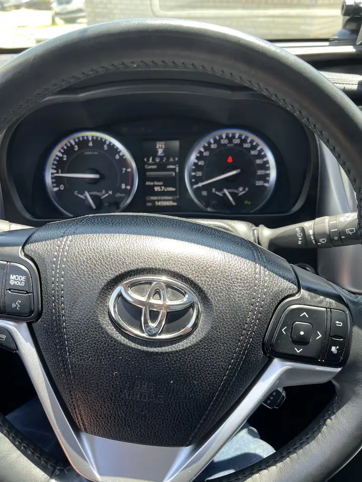 Toyota Highlander снимка Toyota Highlander