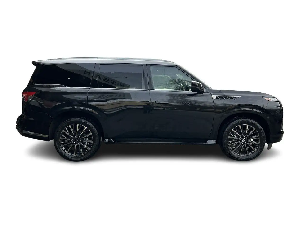Infiniti QX80 снимка Infiniti QX80