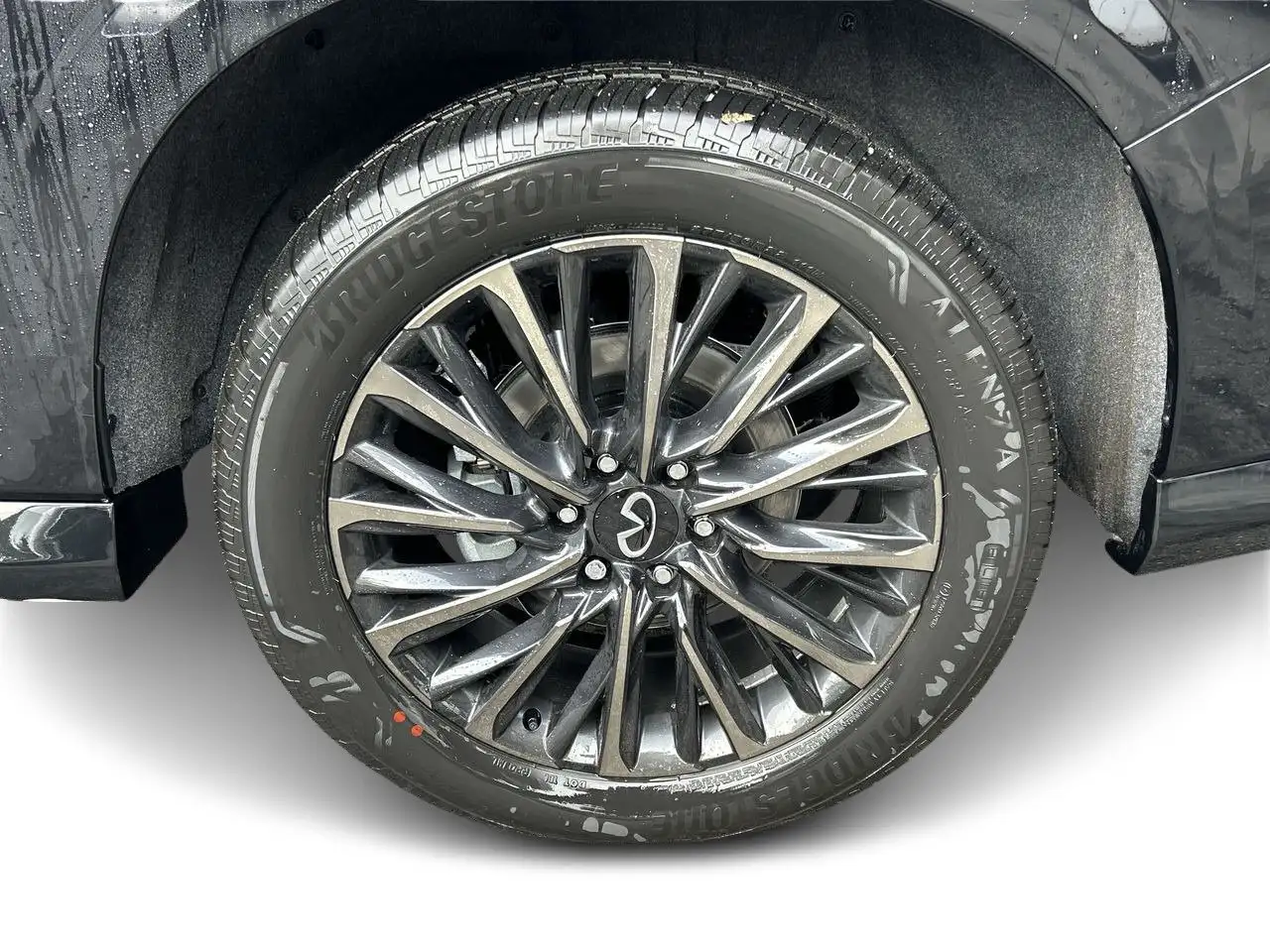 Infiniti QX80 снимка Infiniti QX80