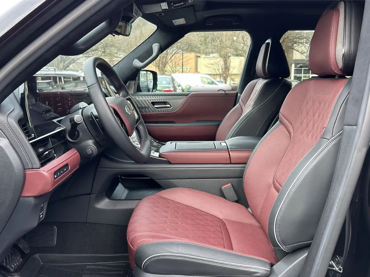 Infiniti QX80 снимка Infiniti QX80