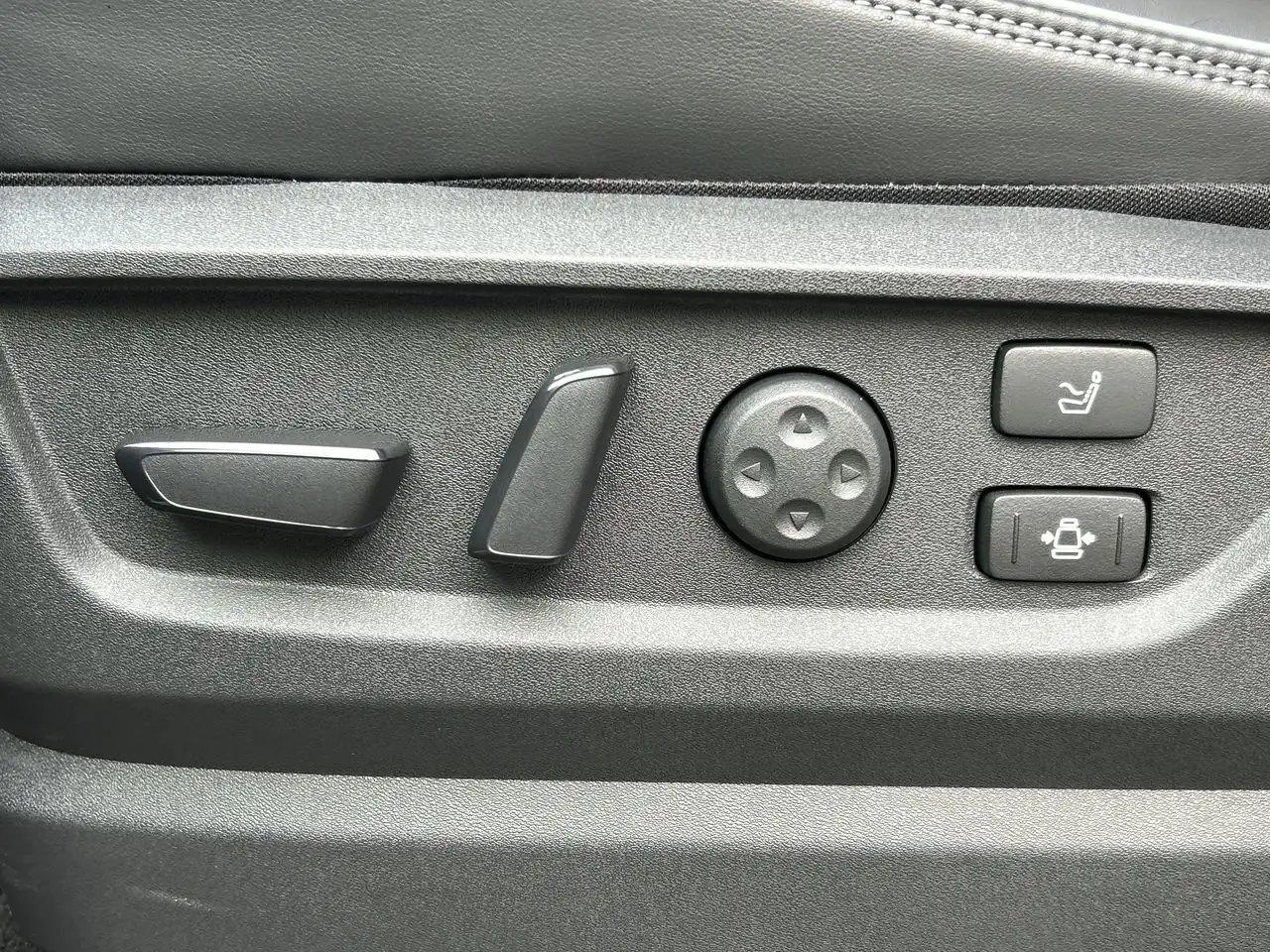 Infiniti QX80 снимка Infiniti QX80