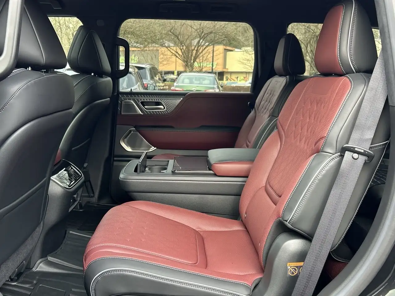Infiniti QX80 снимка Infiniti QX80